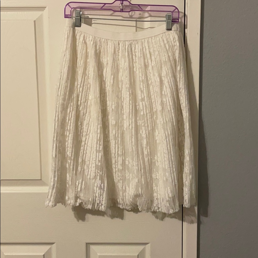 White skirt knees length